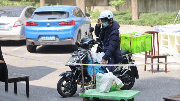 国内股票配资资讯 “二选一”点燃美团京东战火；2架即将交付的波音飞机被退回美国；董宇辉获“人民文学奖”遭嘲讽丨大公司动态