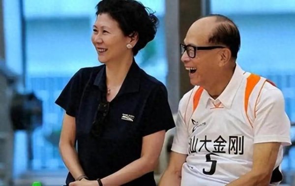 股票10倍配资 长和集团对抗审查, 三连警告都没停手! 红颜再度出手, 想扳回一城